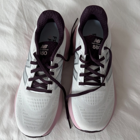 NEW New Balance 880 Sneakers - Picture 3 of 5